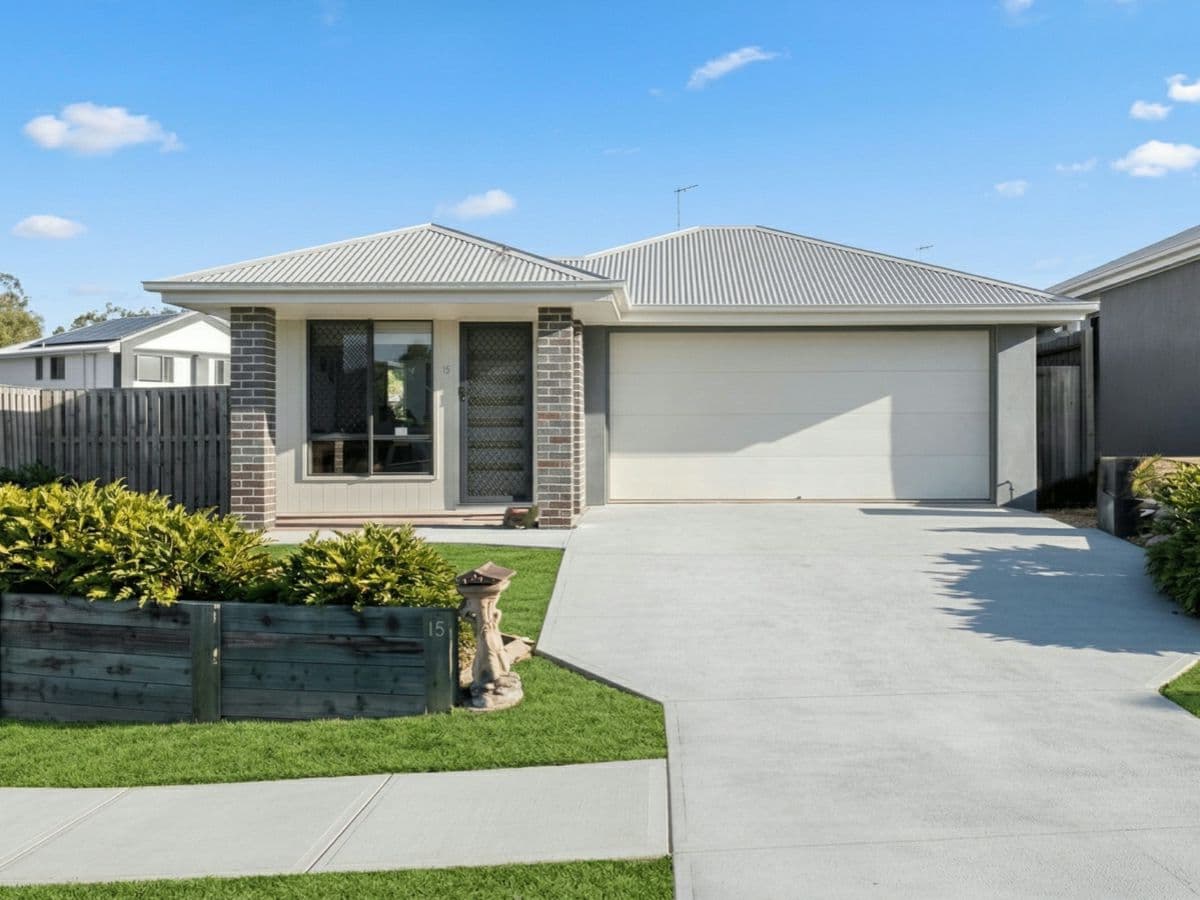 15 Gem Circuit, PARK RIDGE, Park Ridge - Image 1