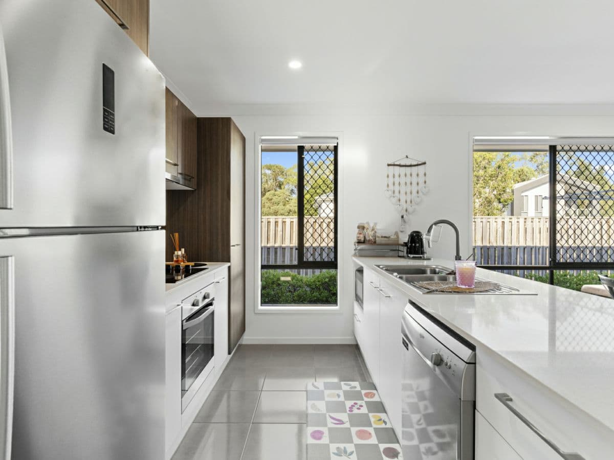 15 Gem Circuit, PARK RIDGE, Park Ridge - Thumbnail 2