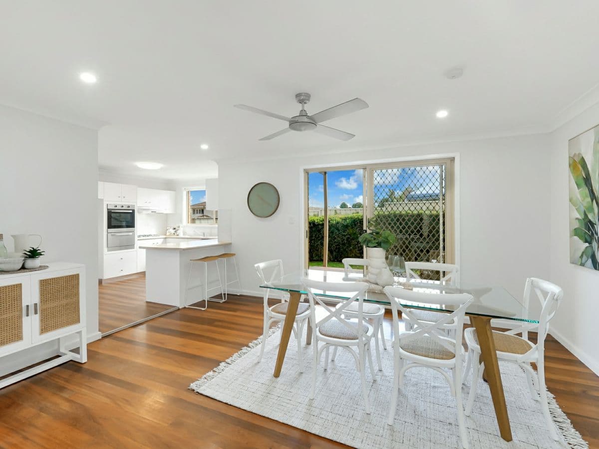 2/2 Harmony Close, GREEN POINT, Green Point - Image 1