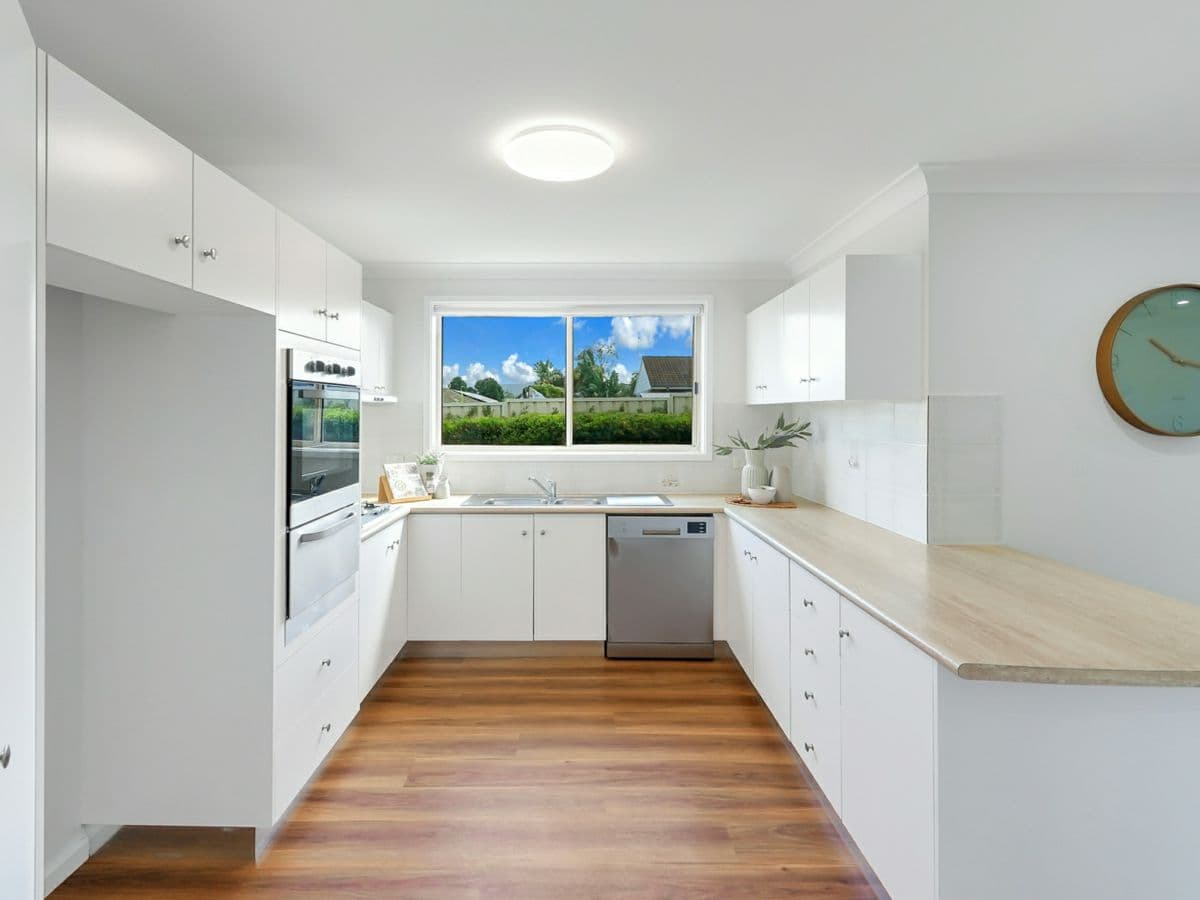 2/2 Harmony Close, GREEN POINT, Green Point - Thumbnail 2