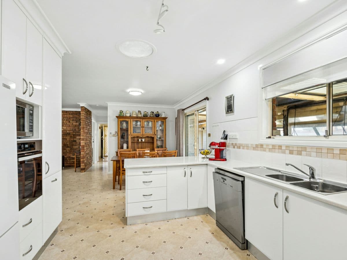27 Victoria Avenue, TOUKLEY, Toukley - Thumbnail 4