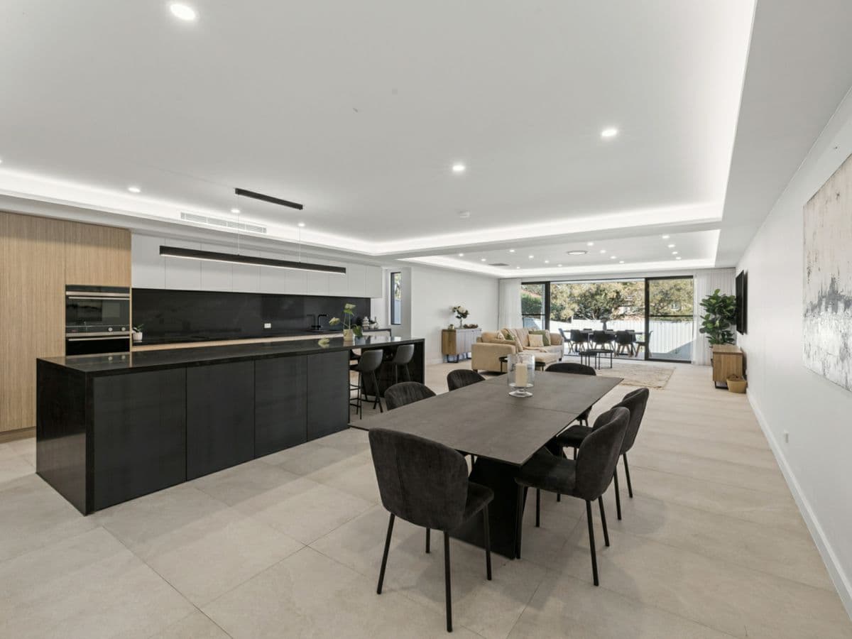 16A Curtis Avenue, TAREN POINT, Taren Point - Thumbnail 2