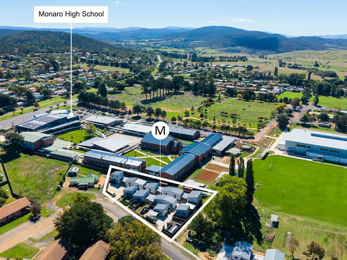 8 Yulin Avenue, COOMA, Cooma - Thumbnail 3