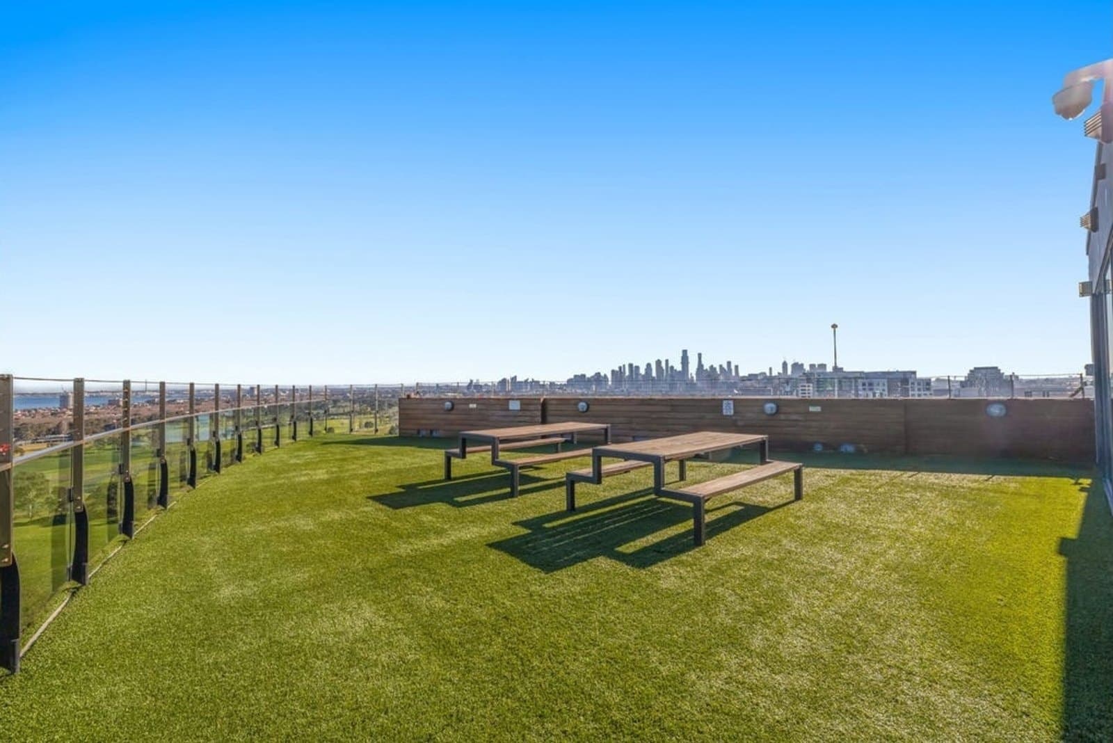 605/83 Queens Road, Melbourne - Thumbnail 2