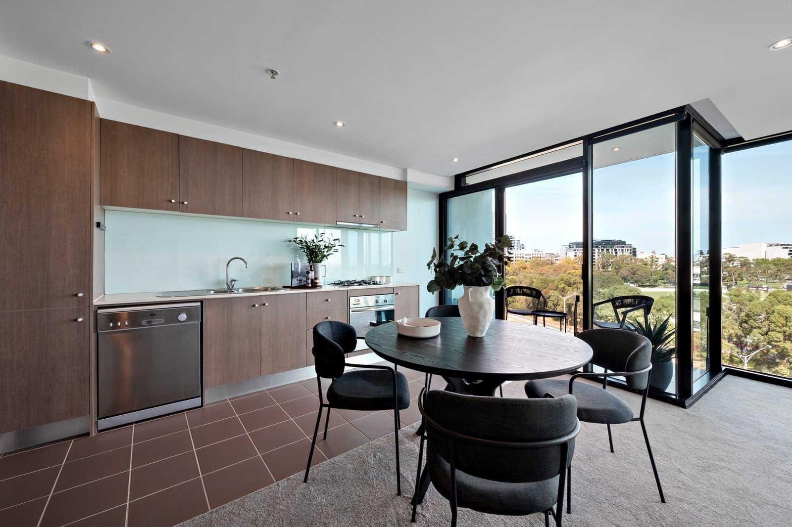 605/83 Queens Road, Melbourne - Thumbnail 4