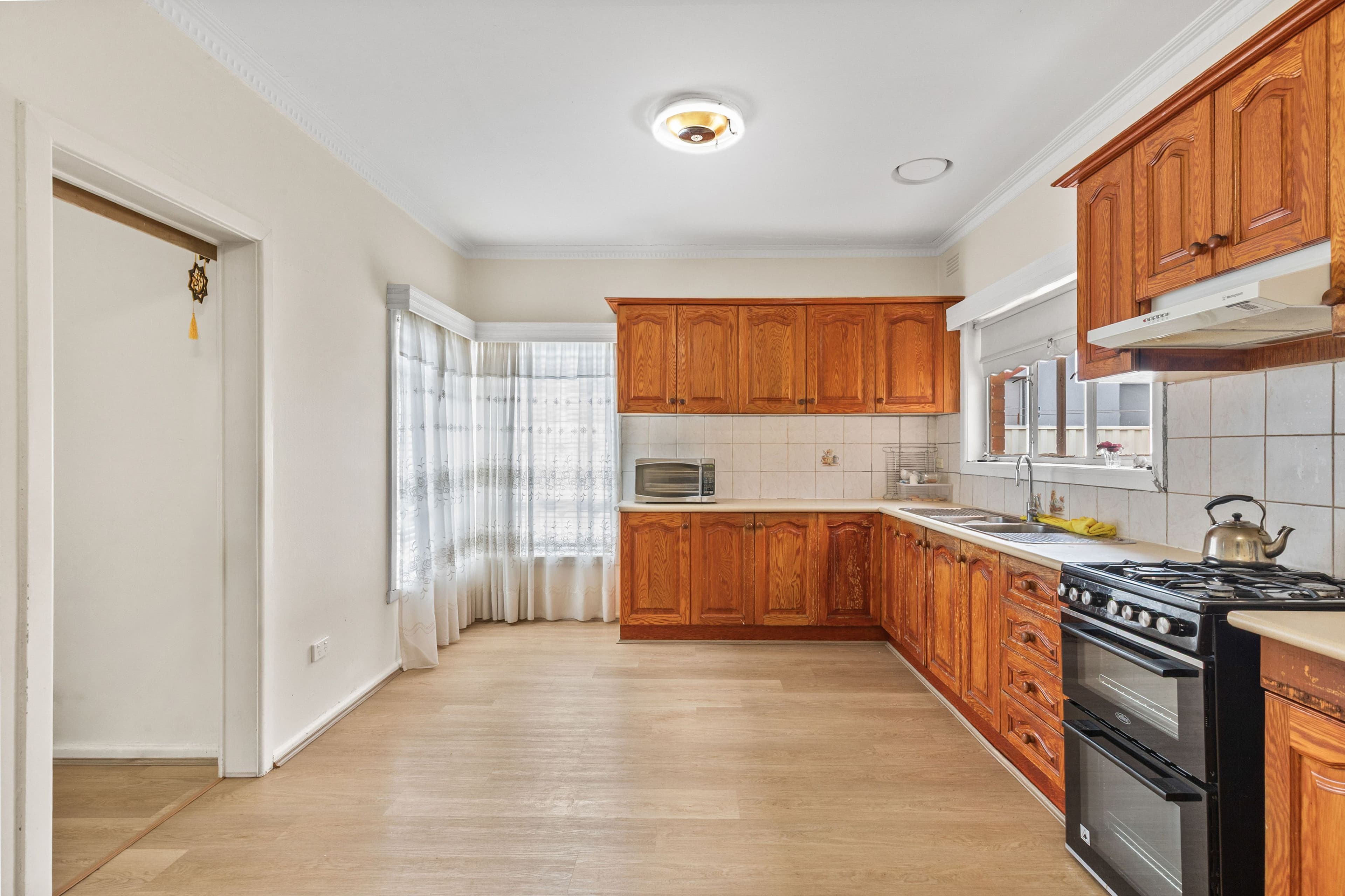 93 Broadhurst Avenue, Reservoir VIC 3073, Reservoir - Thumbnail 3