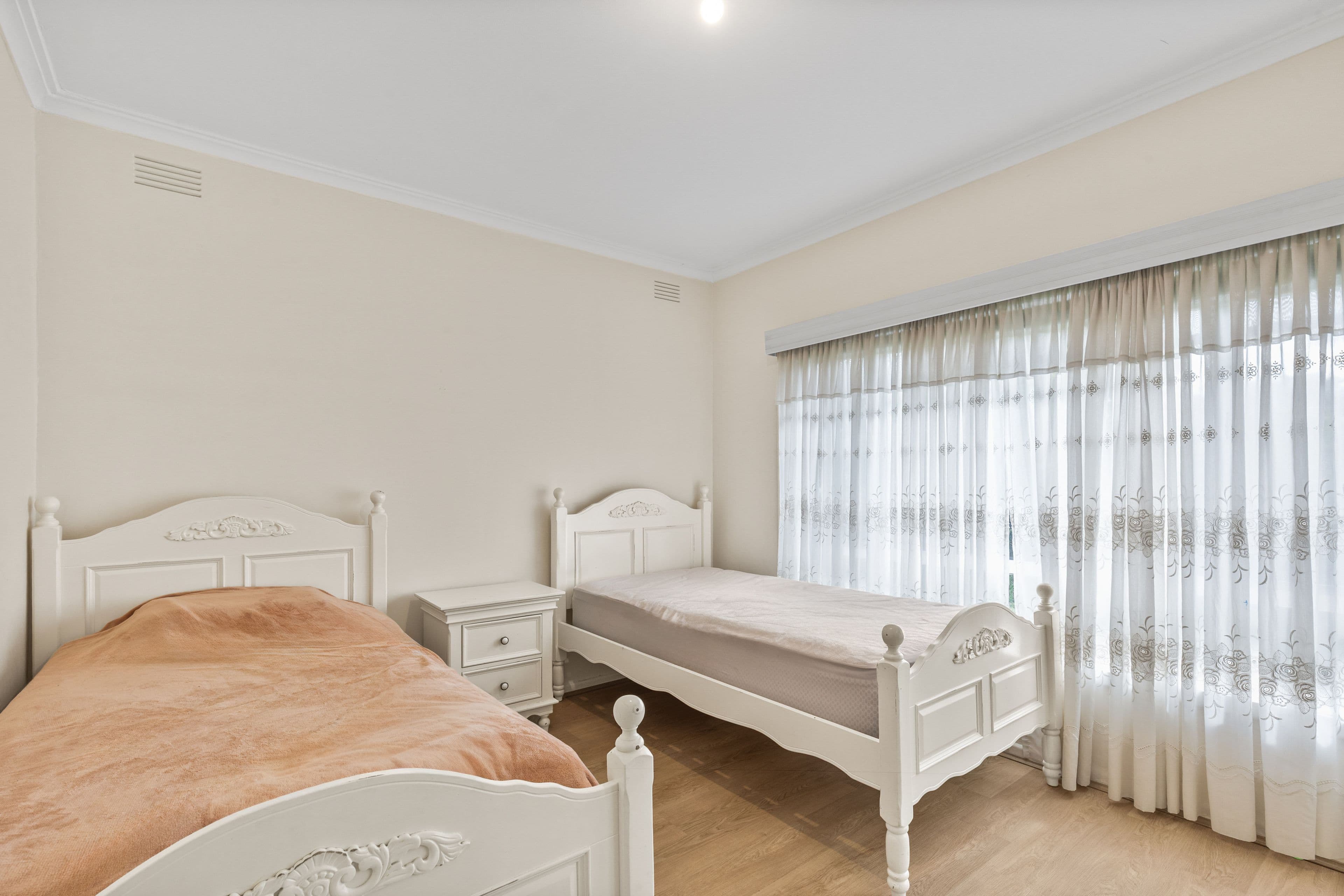 93 Broadhurst Avenue, Reservoir VIC 3073, Reservoir - Thumbnail 4