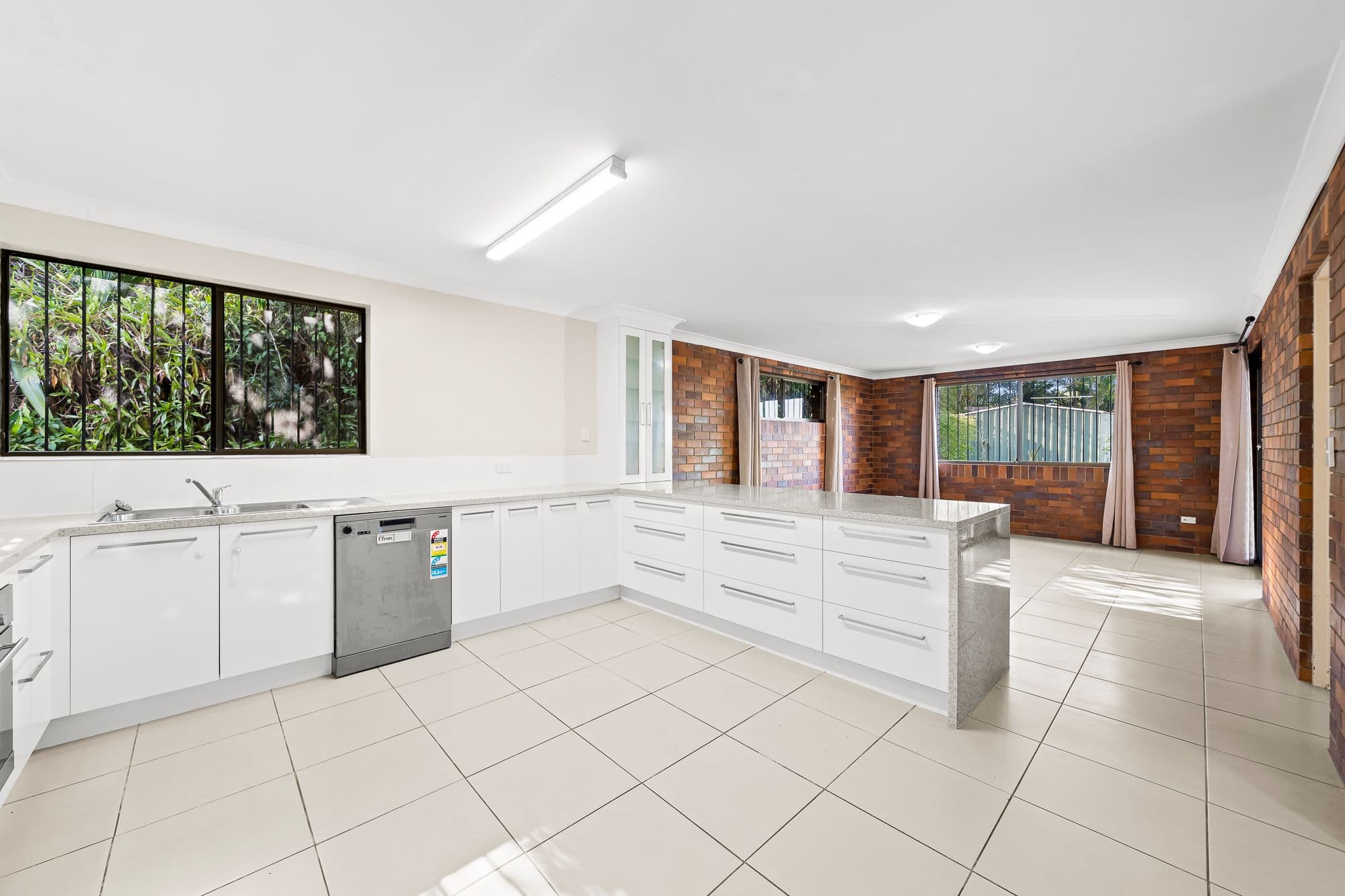 85 Dennis Road, Springwood QLD 4127, Springwood - Thumbnail 3