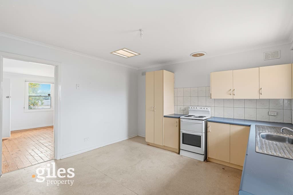 85 Donnington Road, Elizabeth North, SA, 5113, Elizabeth North - Thumbnail 2