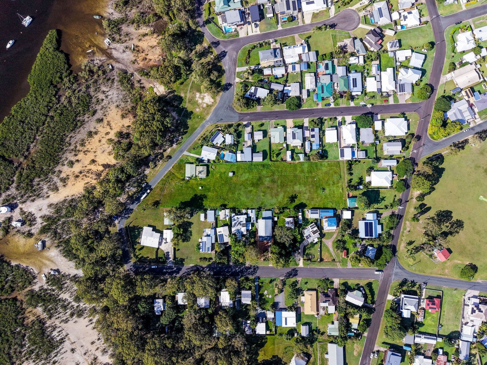 24-26 Oyster Parade, Tin Can Bay, QLD, 4580, Tin Can Bay - Thumbnail 2