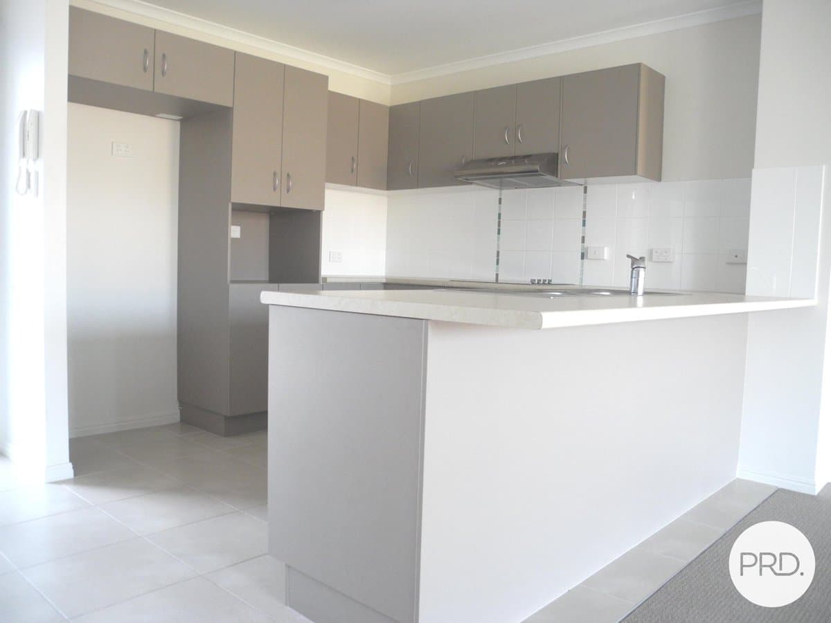 2/10 Arthur Street, BOYNE ISLAND QLD 4680, Boyne Island Property Image - Thumbnail 2