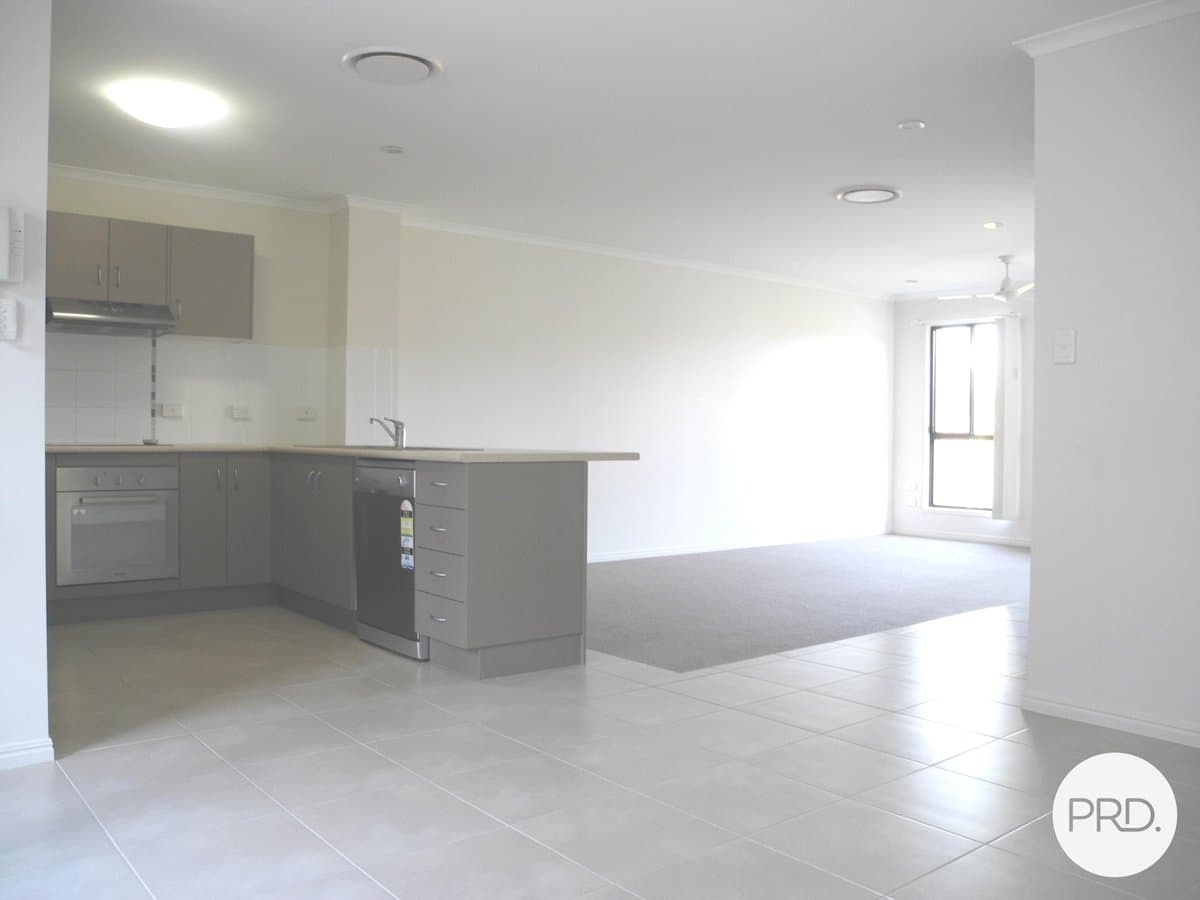 2/10 Arthur Street, BOYNE ISLAND QLD 4680, Boyne Island Property Image - Thumbnail 3