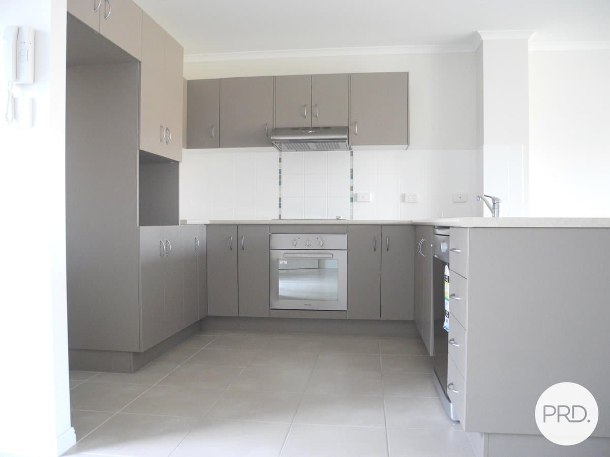 2/10 Arthur Street, BOYNE ISLAND QLD 4680, Boyne Island Property Image - Thumbnail 5
