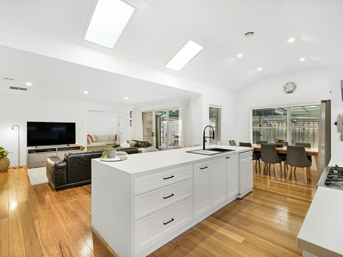 10 Jagger Circuit, CRANBOURNE EAST, Cranbourne East - Thumbnail 3