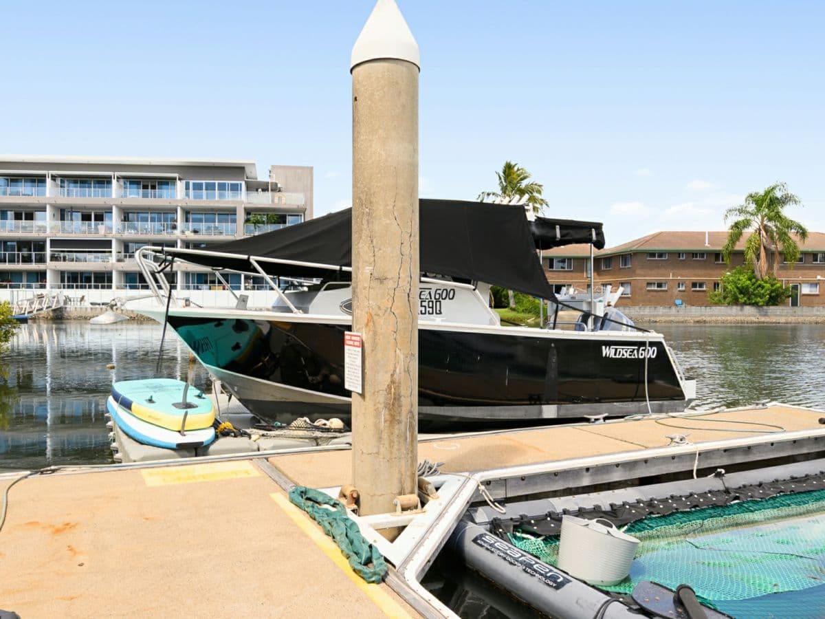 11/12 Canal Avenue, RUNAWAY BAY, Runaway Bay - Thumbnail 5