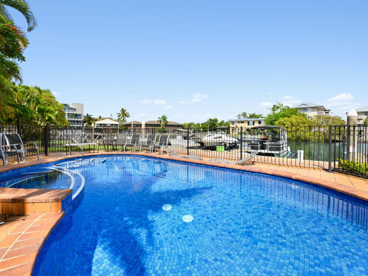 11/12 Canal Avenue, RUNAWAY BAY, Runaway Bay - Thumbnail 6