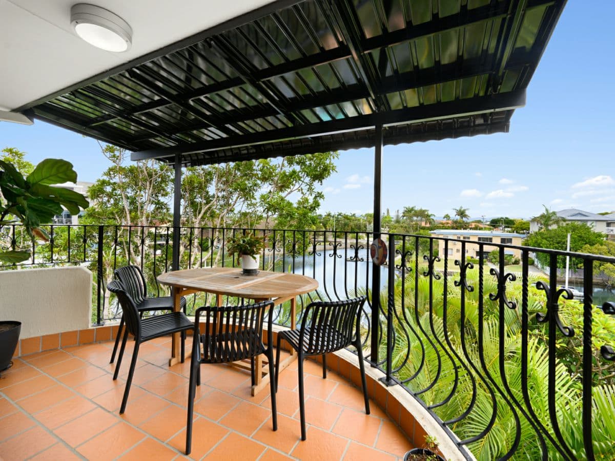 11/12 Canal Avenue, RUNAWAY BAY, Runaway Bay - Thumbnail 7