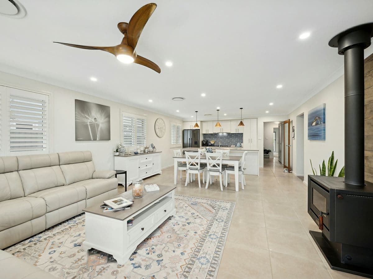 22 Loretto Way, HAMLYN TERRACE, Hamlyn Terrace - Thumbnail 4