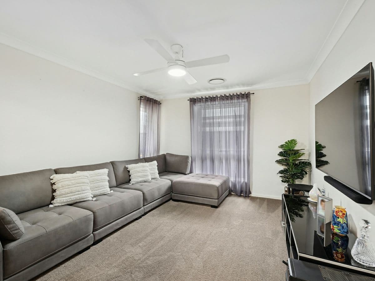 22 Loretto Way, HAMLYN TERRACE, Hamlyn Terrace - Thumbnail 5