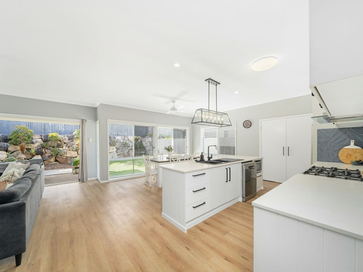 6 Langham Crescent, NORTH LAKES, North Lakes - Thumbnail 4