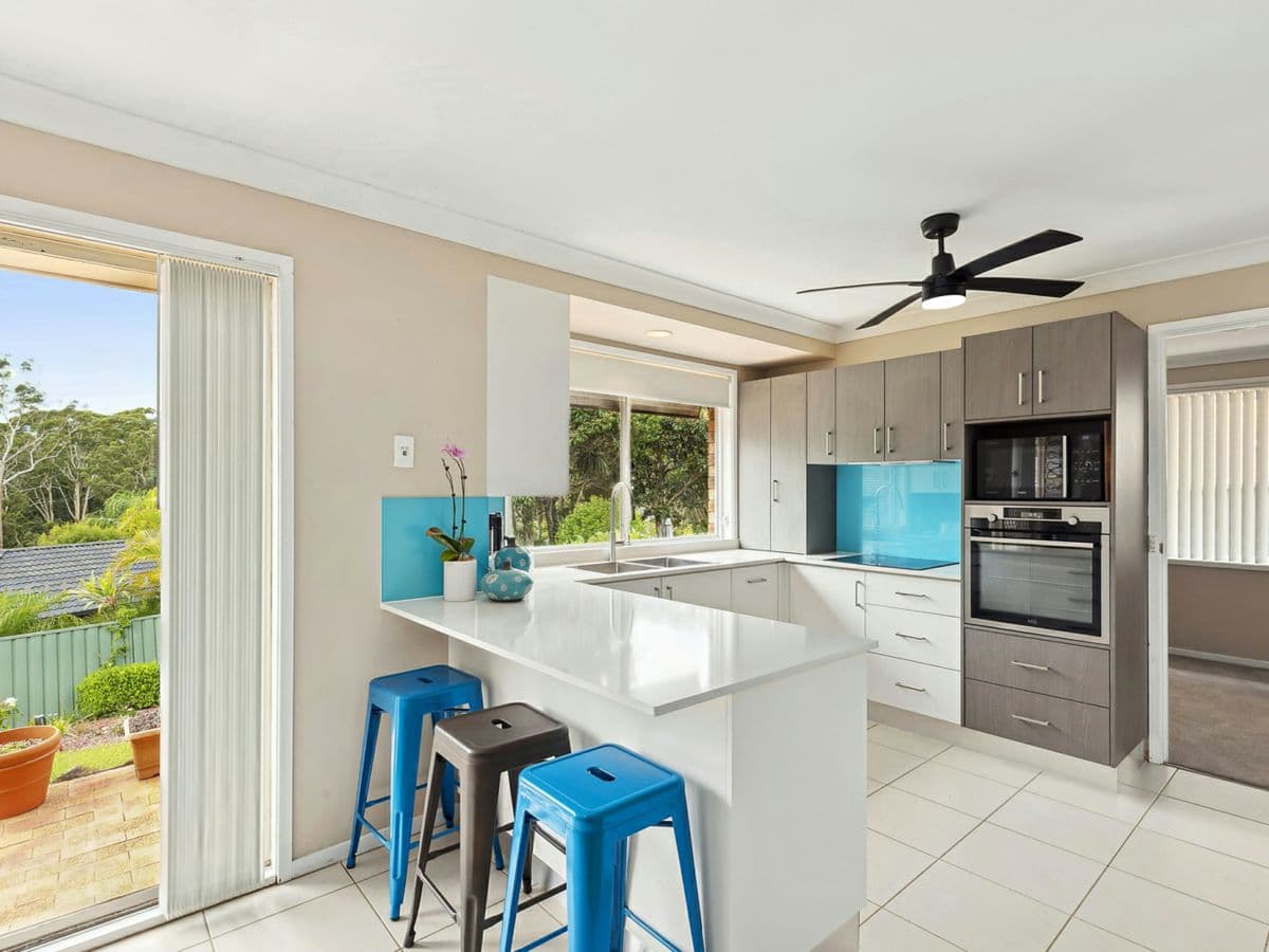3 Letitia Close, GREEN POINT, Green Point - Thumbnail 2