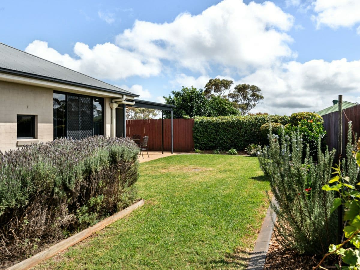 9 McCallum Court, MIDDLE RIDGE, Middle Ridge - Thumbnail 2