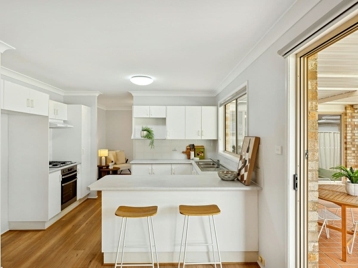 33 Manooka Road, POINT CLARE, Point Clare - Thumbnail 2