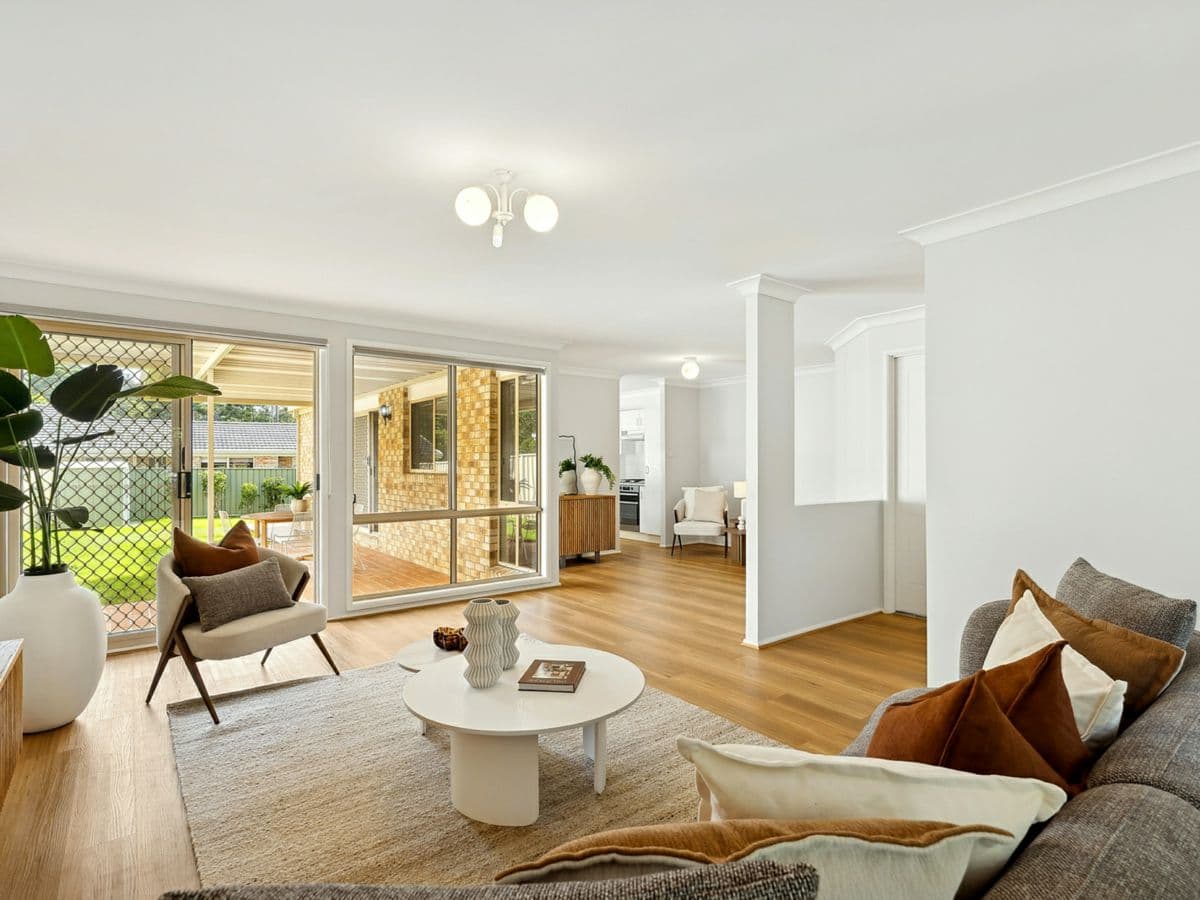 33 Manooka Road, POINT CLARE, Point Clare - Thumbnail 3