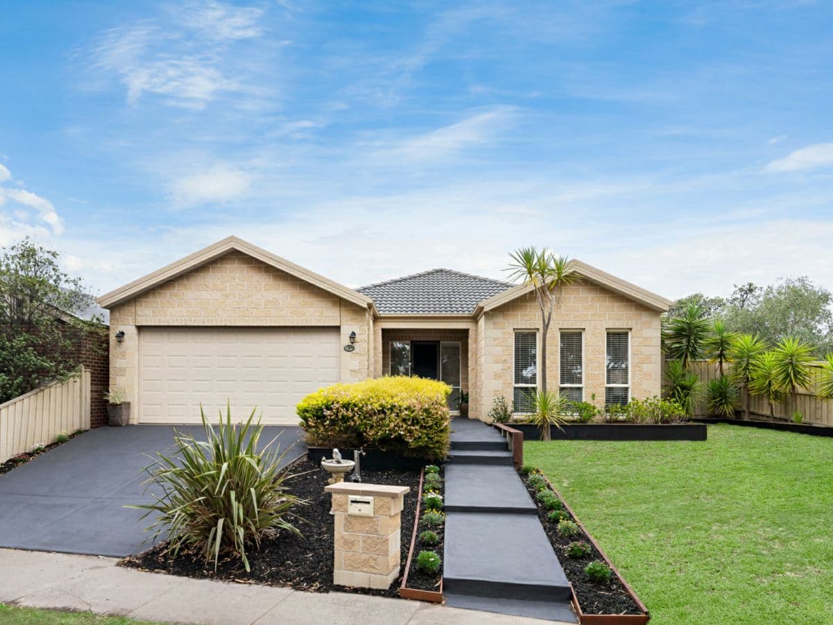 7 Pepperbush Crescent, LANGWARRIN, Langwarrin - Image 1