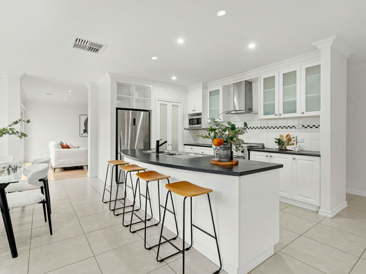 7 Pepperbush Crescent, LANGWARRIN, Langwarrin - Thumbnail 3