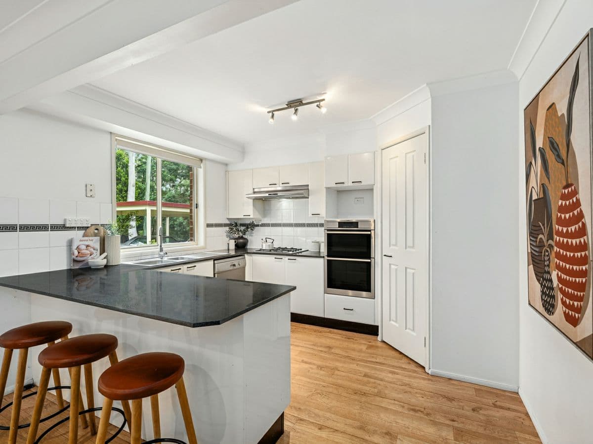 16-18 Springfield Crescent, SPRINGWOOD, Springwood - Thumbnail 3