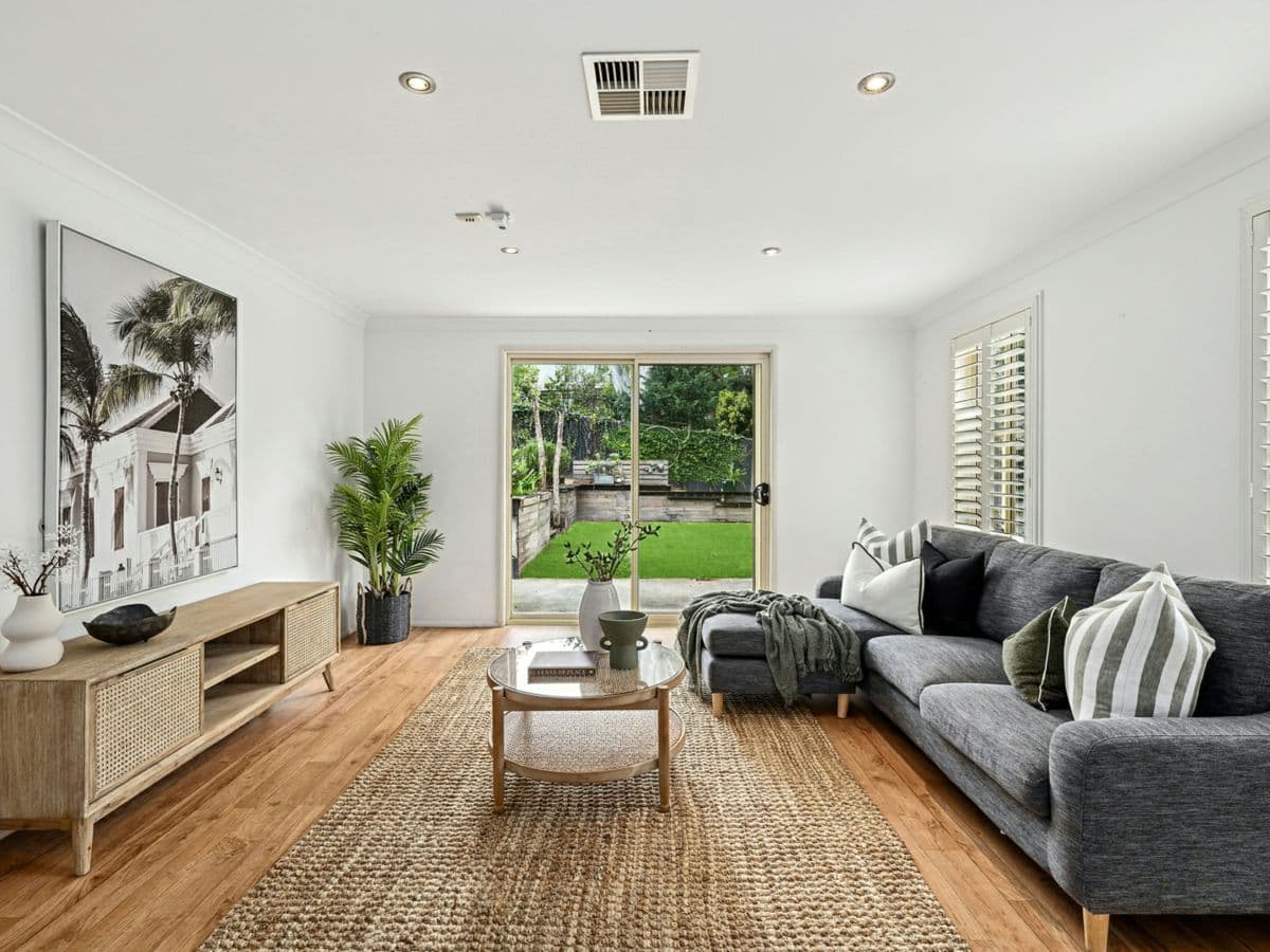 16-18 Springfield Crescent, SPRINGWOOD, Springwood - Thumbnail 4
