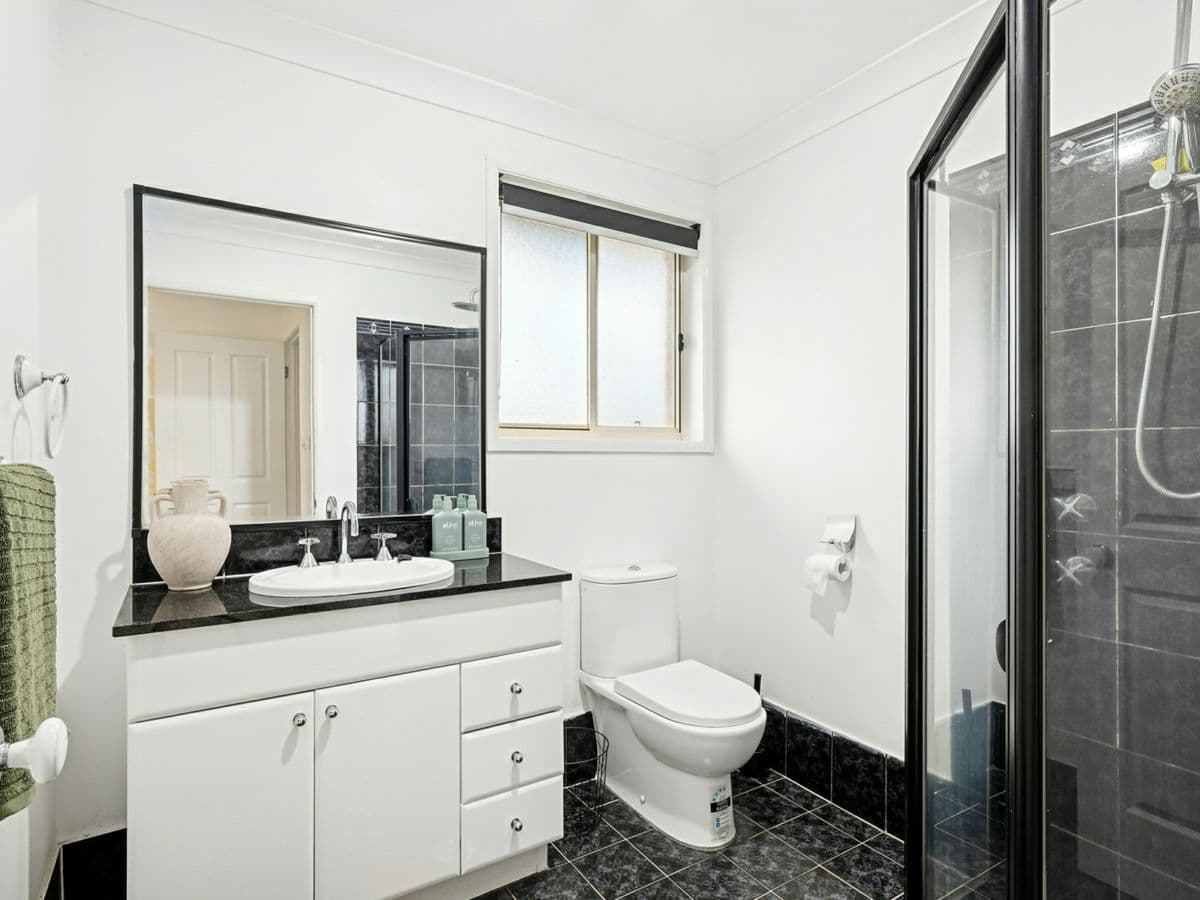 16-18 Springfield Crescent, SPRINGWOOD, Springwood - Thumbnail 8