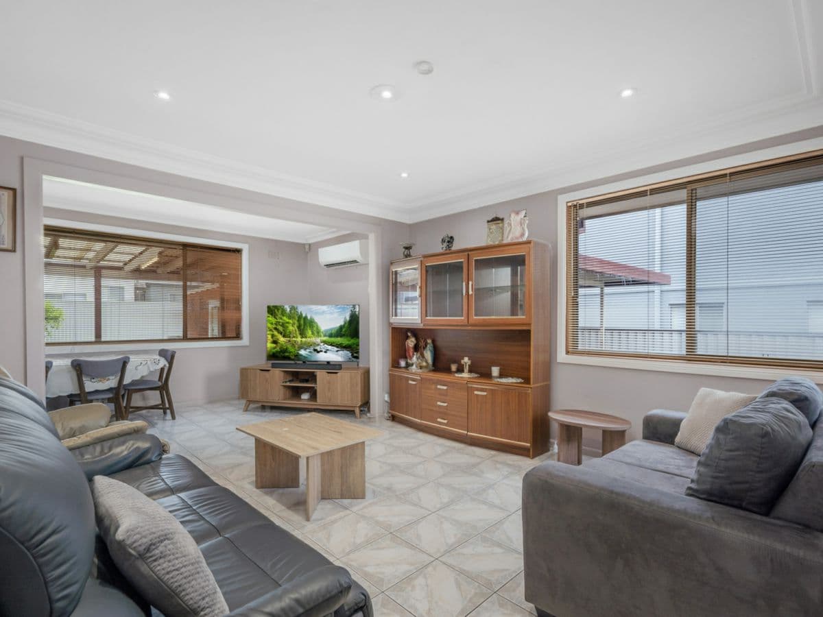 176 Hawksview Street, GUILDFORD, Guildford - Thumbnail 3