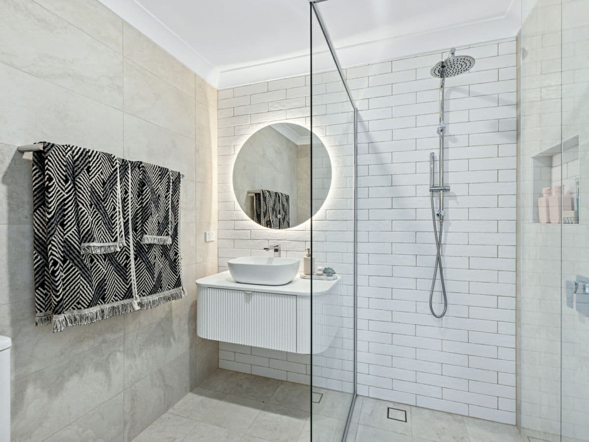 15 Priestley Parade, POINT CLARE, Point Clare - Thumbnail 4