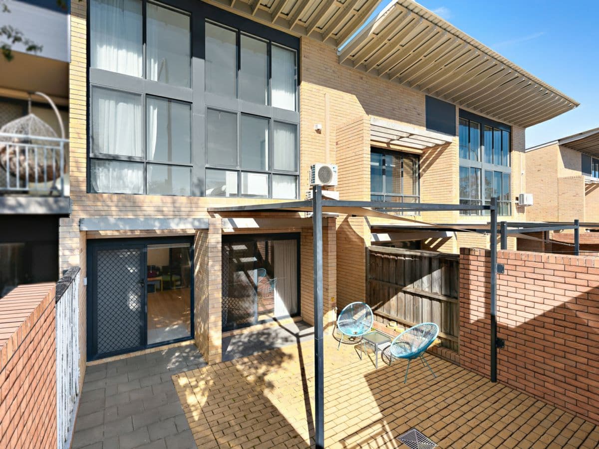 9/2 Charles Street, CARLINGFORD, Carlingford - Image 1