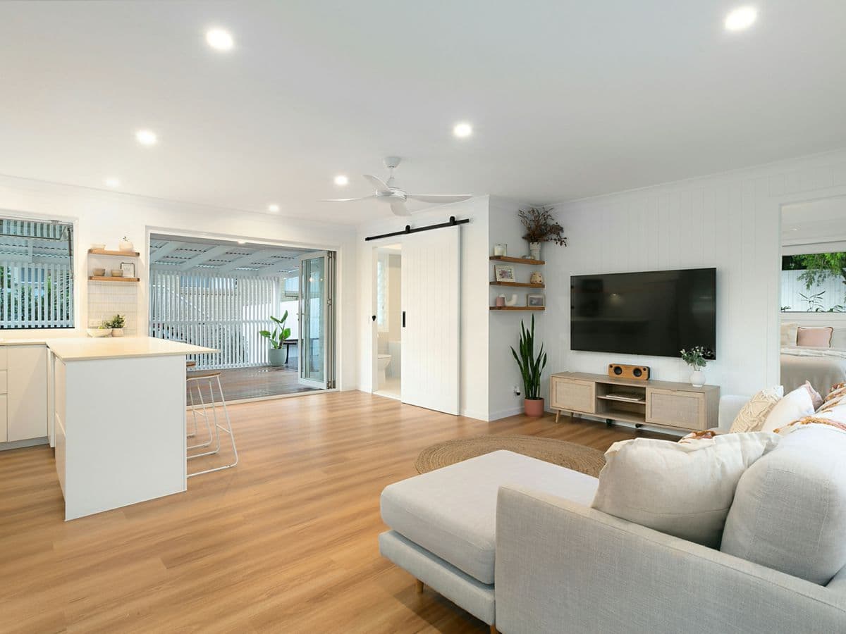 24 Kalmia Court, ELANORA, Elanora - Thumbnail 4