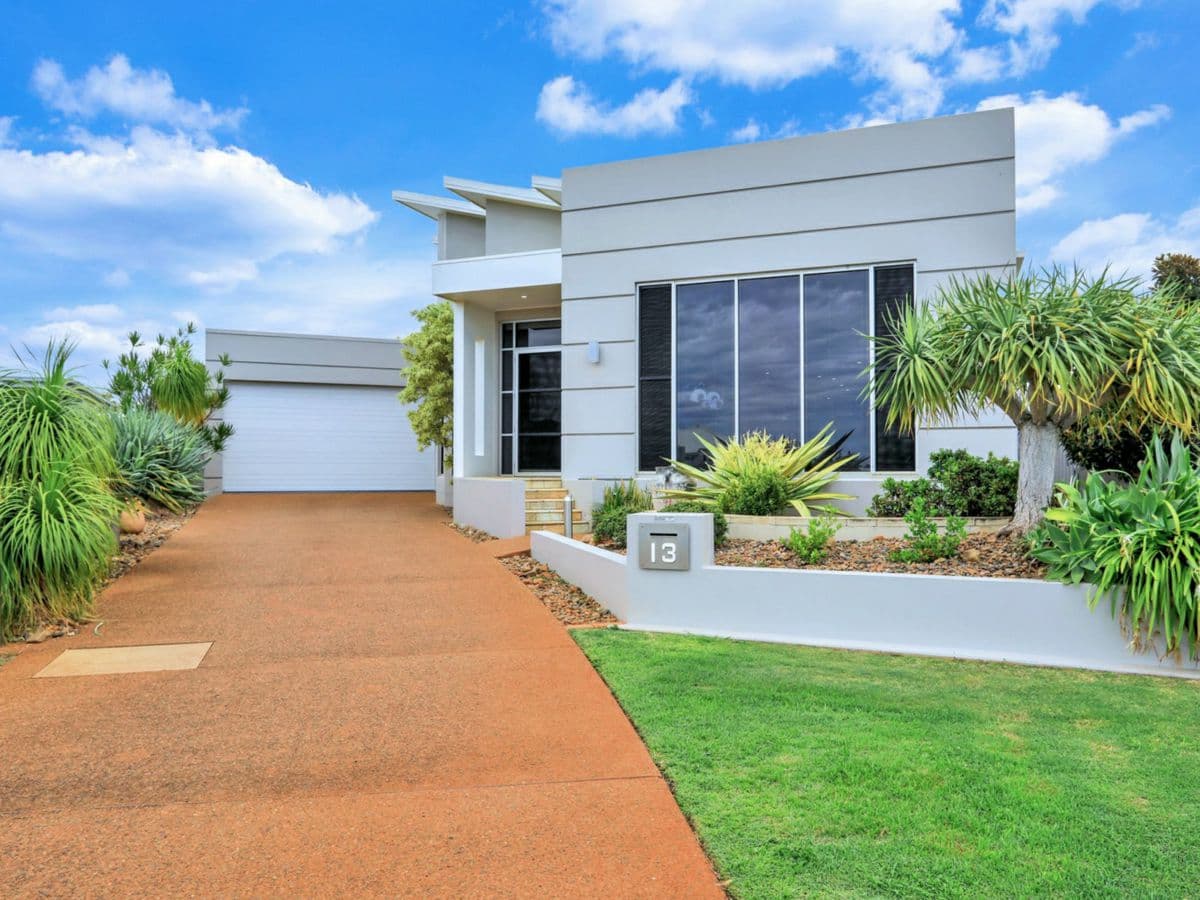 13 Hillcrest Court, BARGARA, Bargara - Image 1