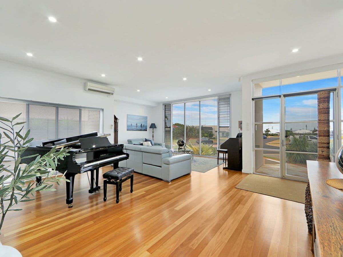 13 Hillcrest Court, BARGARA, Bargara - Thumbnail 4