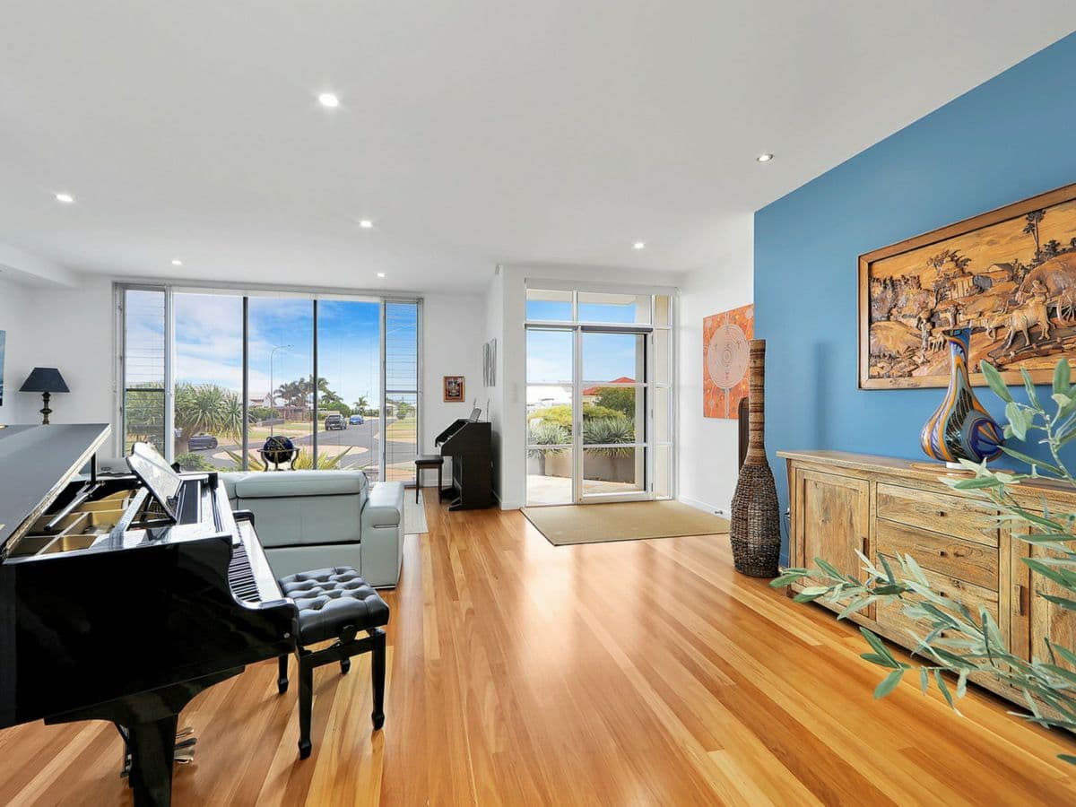 13 Hillcrest Court, BARGARA, Bargara - Thumbnail 5