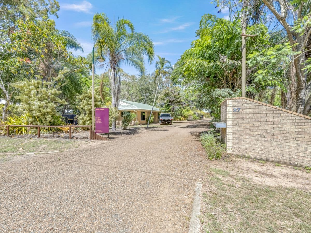 37 Plum Tree Crescent, MOORE PARK BEACH, Moore Park Beach - Thumbnail 2