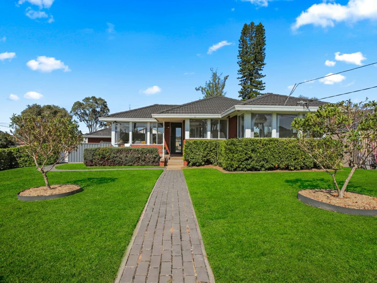 5 Nevis Crescent, SEVEN HILLS, Seven Hills - Image 1