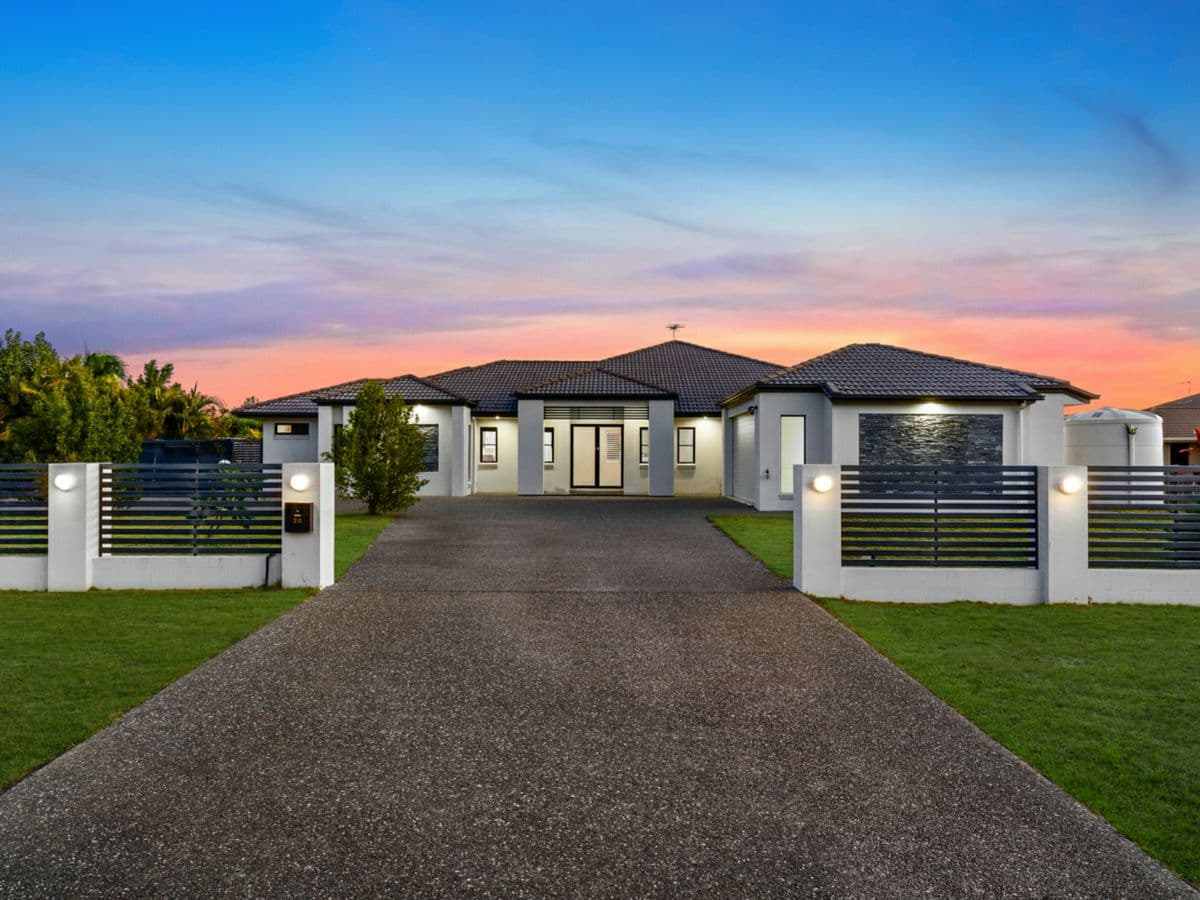 20 Stirling Drive, ROCKYVIEW, Rockyview - Image 1