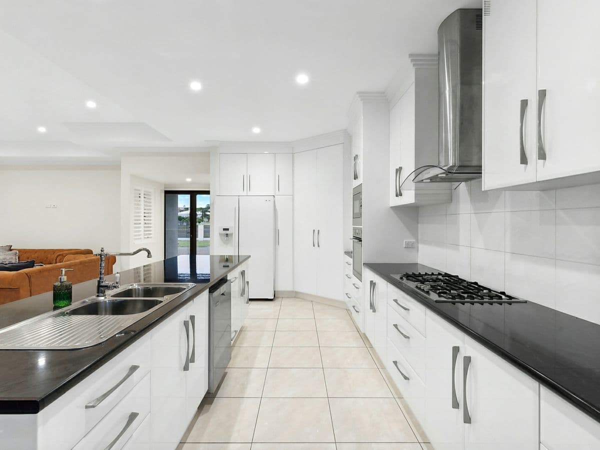 20 Stirling Drive, ROCKYVIEW, Rockyview - Thumbnail 4
