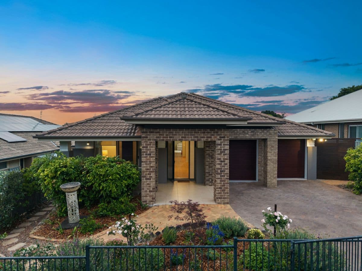 43 Stan Johnson Drive, HAMLYN TERRACE, Hamlyn Terrace - Image 1