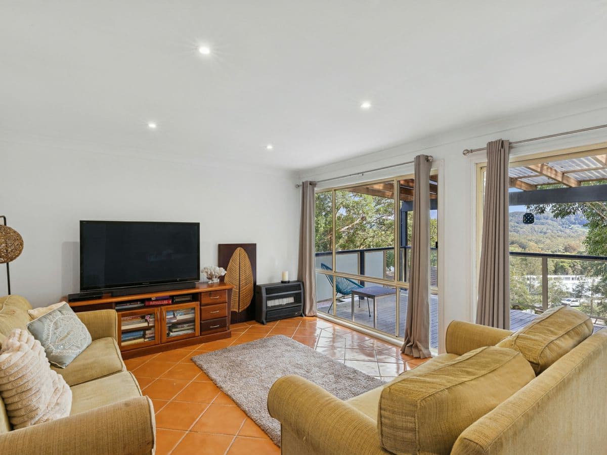 29 Boos Road, FORRESTERS BEACH, Forresters Beach - Thumbnail 5