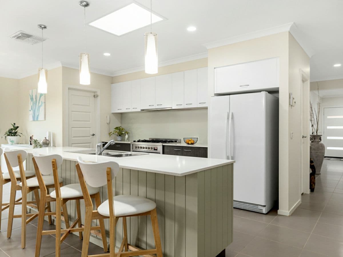 37 Black Wallaby Drive, LANGWARRIN, Langwarrin - Thumbnail 2