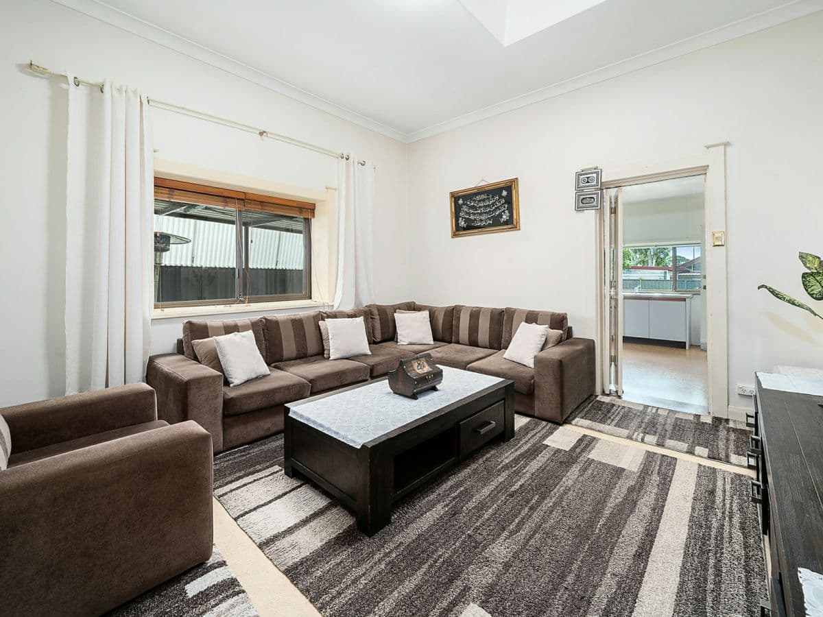 26 Westbourne Street, CARLTON, Carlton - Thumbnail 3