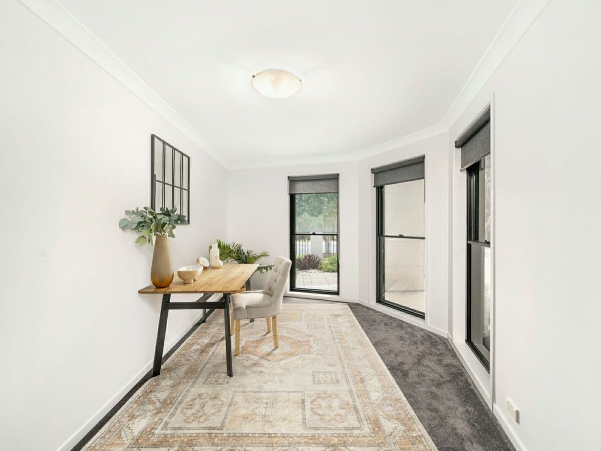 31 Greenway Circuit, MOUNT OMMANEY, Mount Ommaney - Thumbnail 3