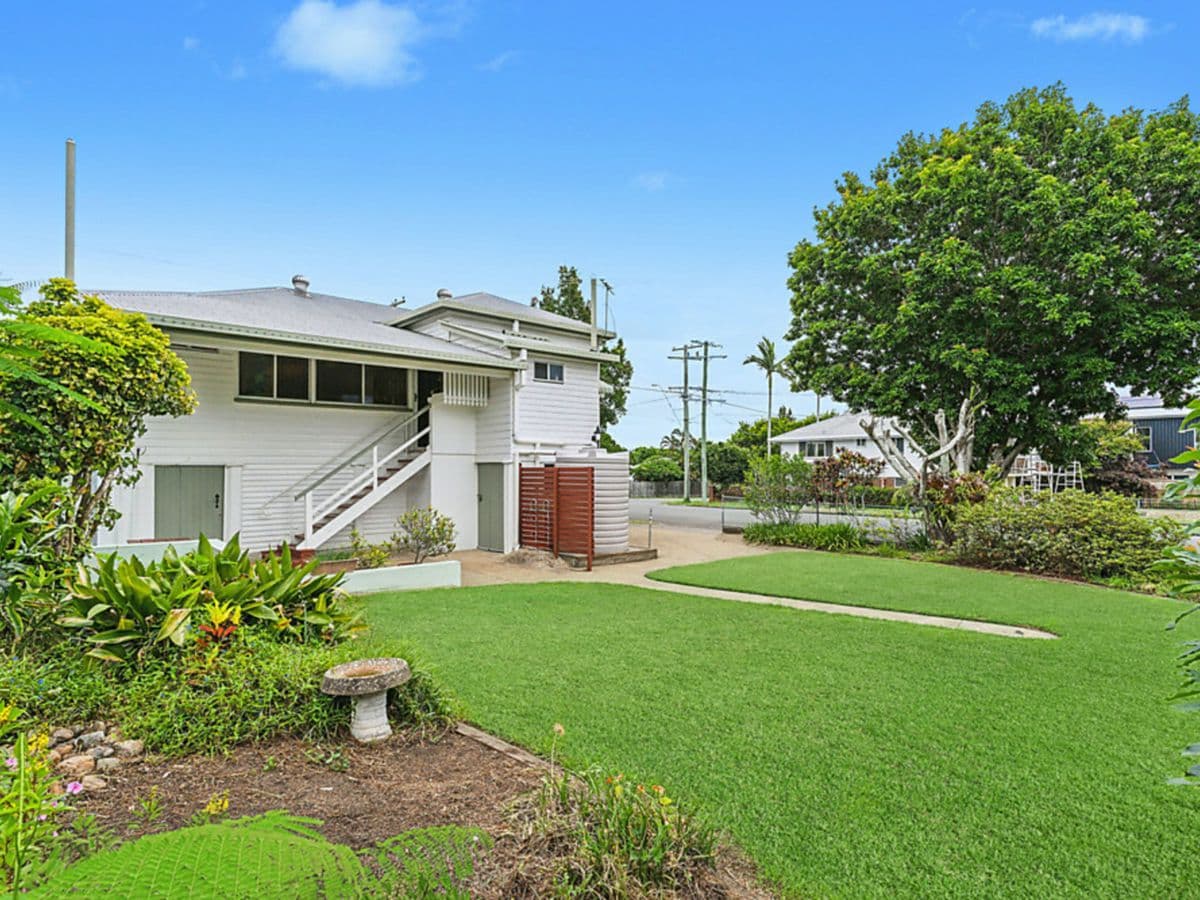 1 Wolsey Parade, WYNNUM, Wynnum - Thumbnail 2
